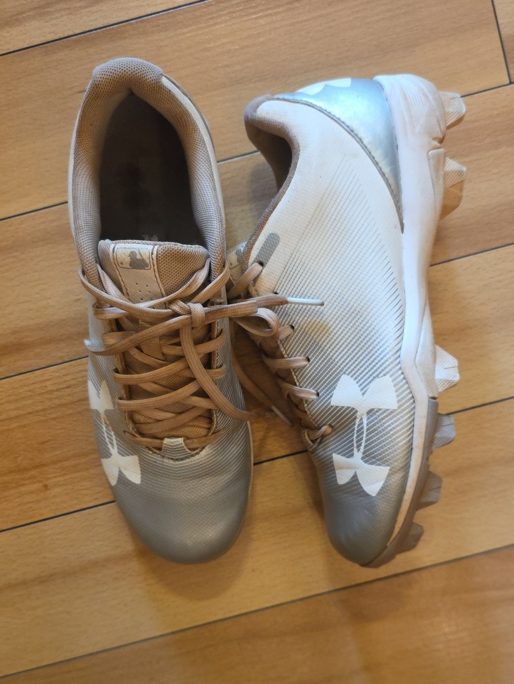 Under Armour Silver and Tan Kid''s Baseball Cleats